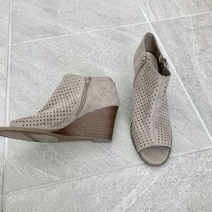 Anne Klein Gray Faux Suede Open Toe Bootie Wedge Heel Size 10